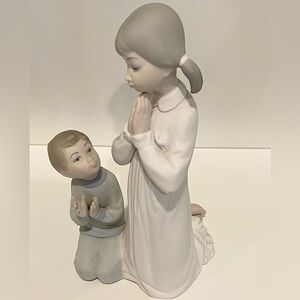 This is how we pray by Lladro.
